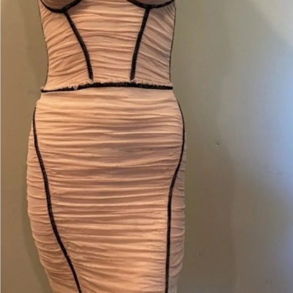 Dolce & Gabbana D&G pink tulle dress never worn size label says 42 fits like a 4 - Picture 5 of 9